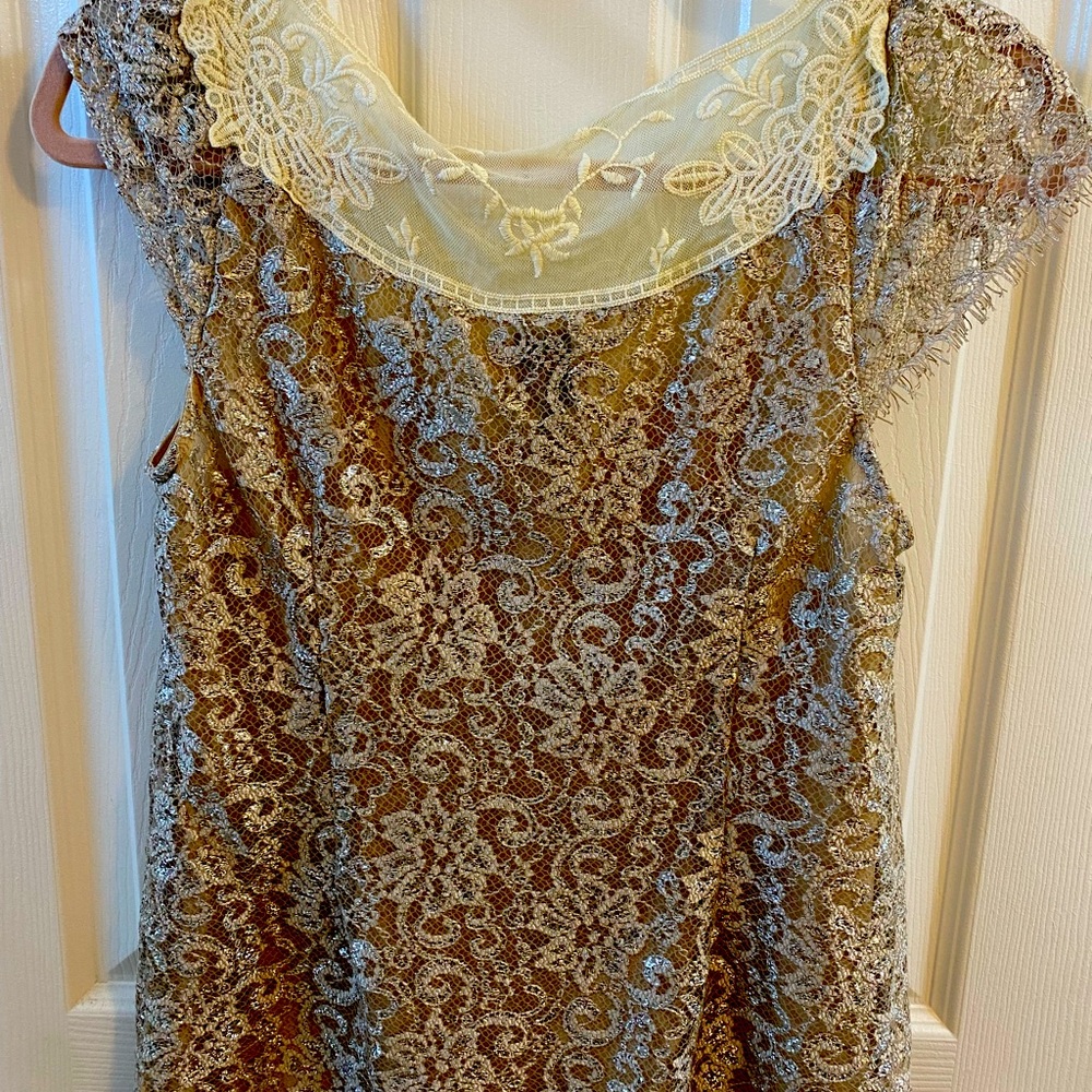 Size 4 sparkle lace Champagne top HD in Paris